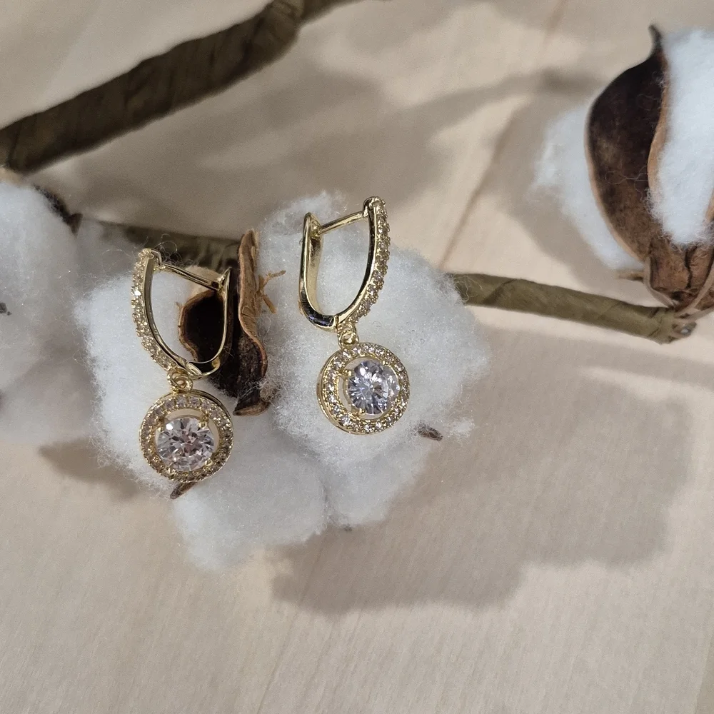 ππNEWππ GORGEOUS!! CZ Drop Dangle Earrings in GOLD Plating - Picture 7 of 16